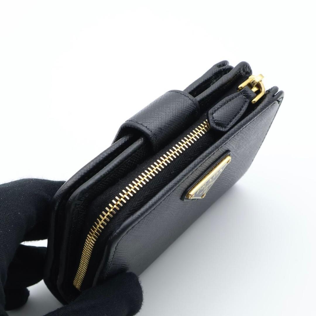 【極美品】PRADA　二つ折り財布　サフィアーノレザー　三角ロゴ　黒