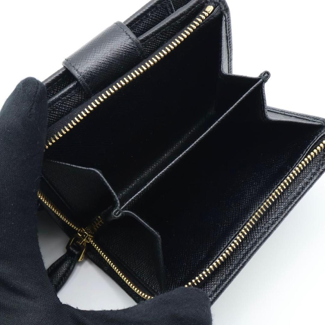 【極美品】PRADA　二つ折り財布　サフィアーノレザー　三角ロゴ　黒