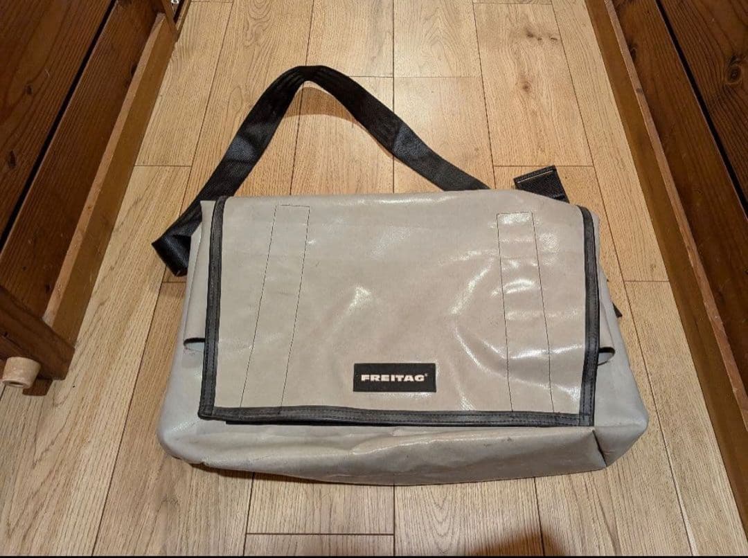 FREITAG グレー メッセンジャーバッグ