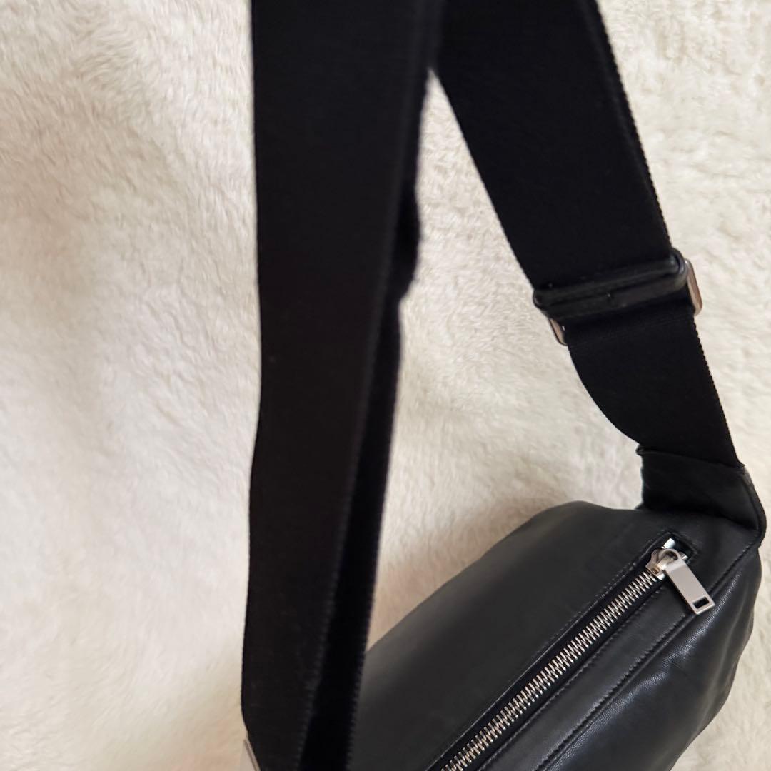 サンローラン　ボディバッグ　ウエストポーチ　レザー　黒