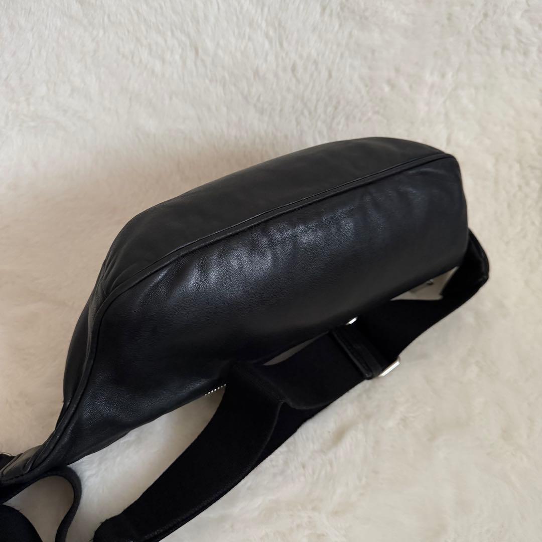 サンローラン　ボディバッグ　ウエストポーチ　レザー　黒