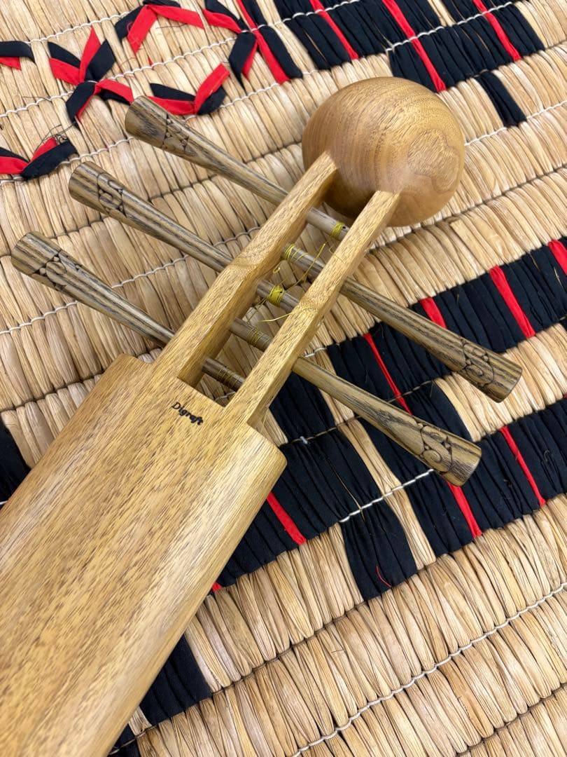 アイヌ　トンコリ　彫刻入　トンコリ工房イノンノ製　三味線弦　美品　五弦琴