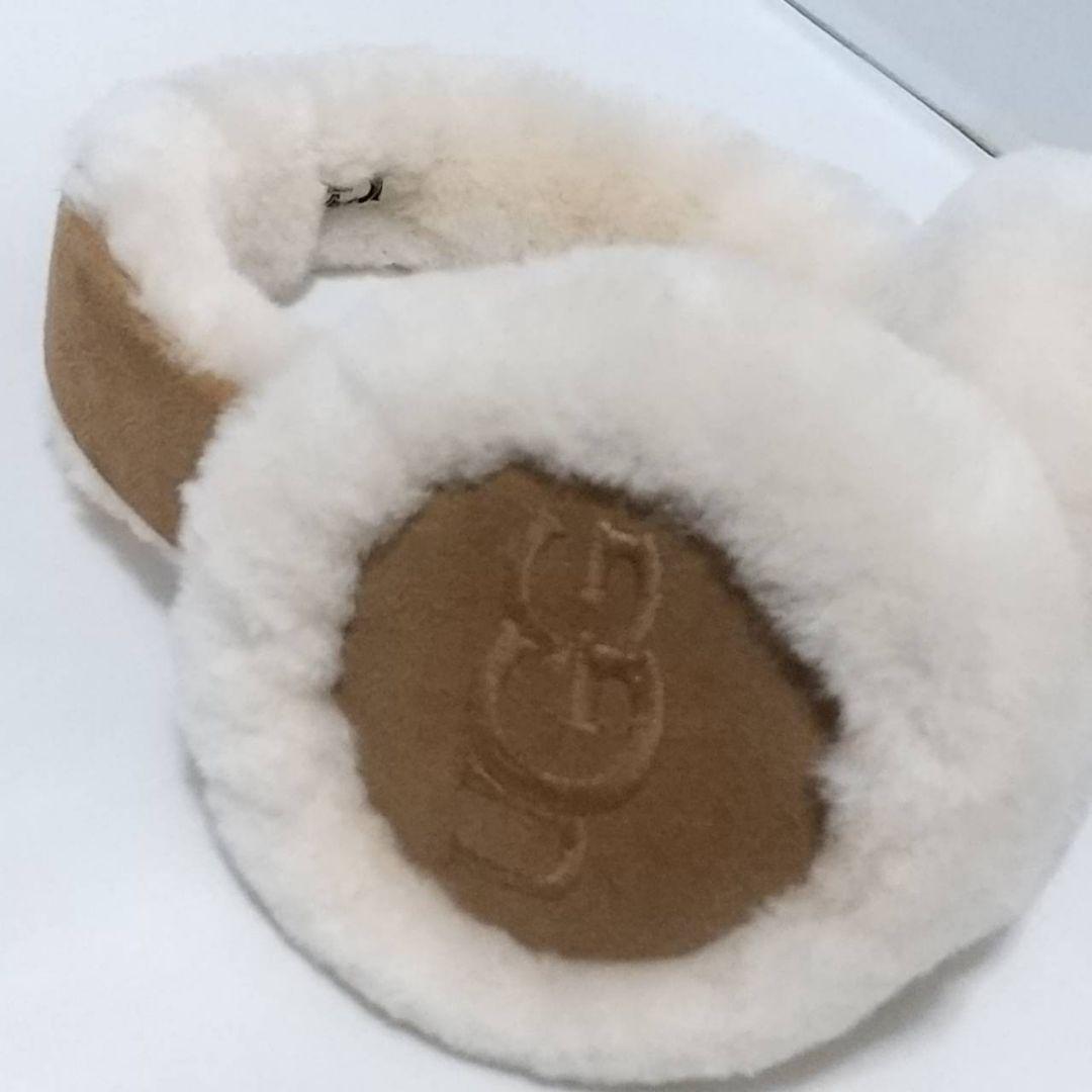 アグ UGG イヤーマフ シープスキンとファーの人気の刺繍UGGロゴ入り