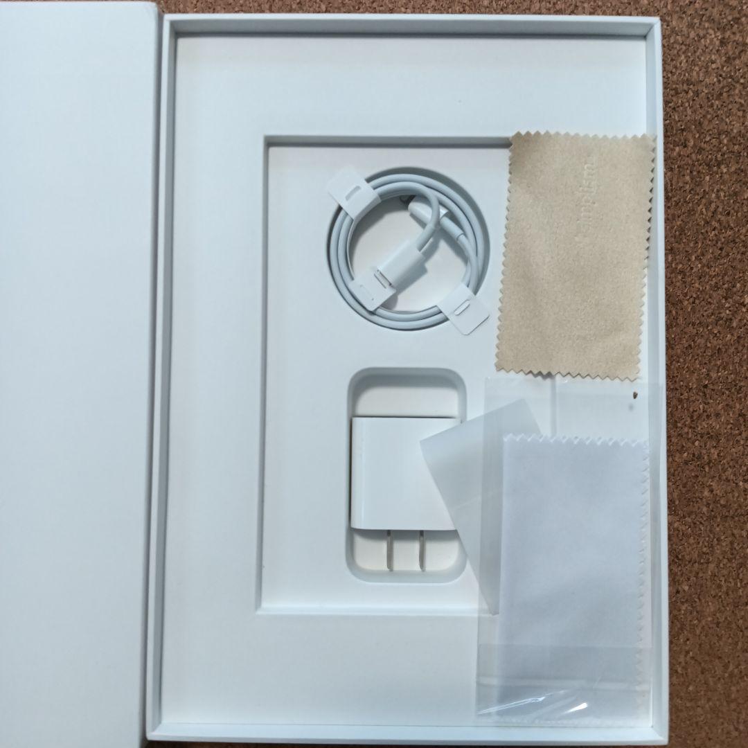 iPad本体 （第8世代）・付属品付き　シルバー　WiFi/ 128GBモデル