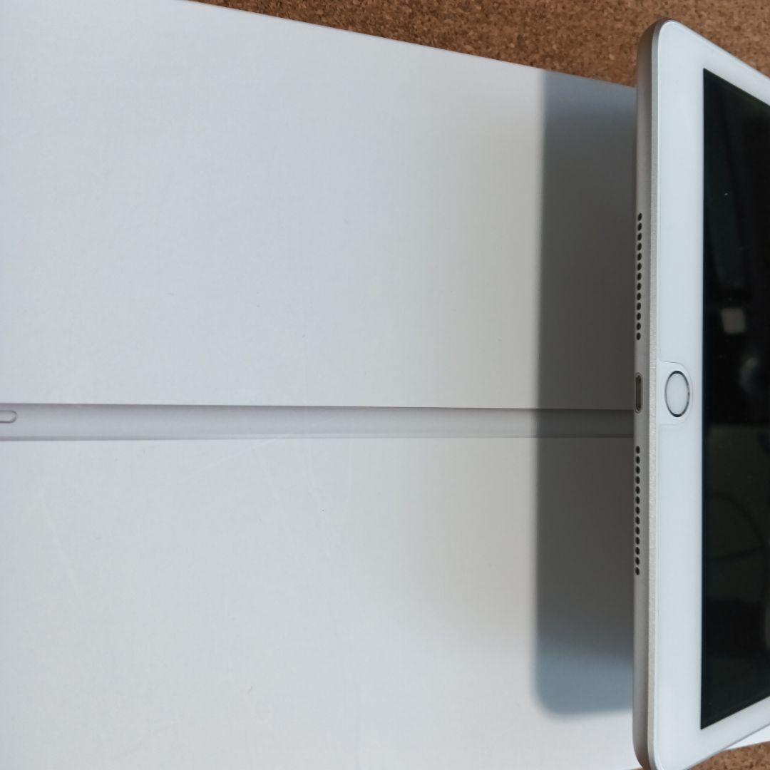 iPad本体 （第8世代）・付属品付き　シルバー　WiFi/ 128GBモデル