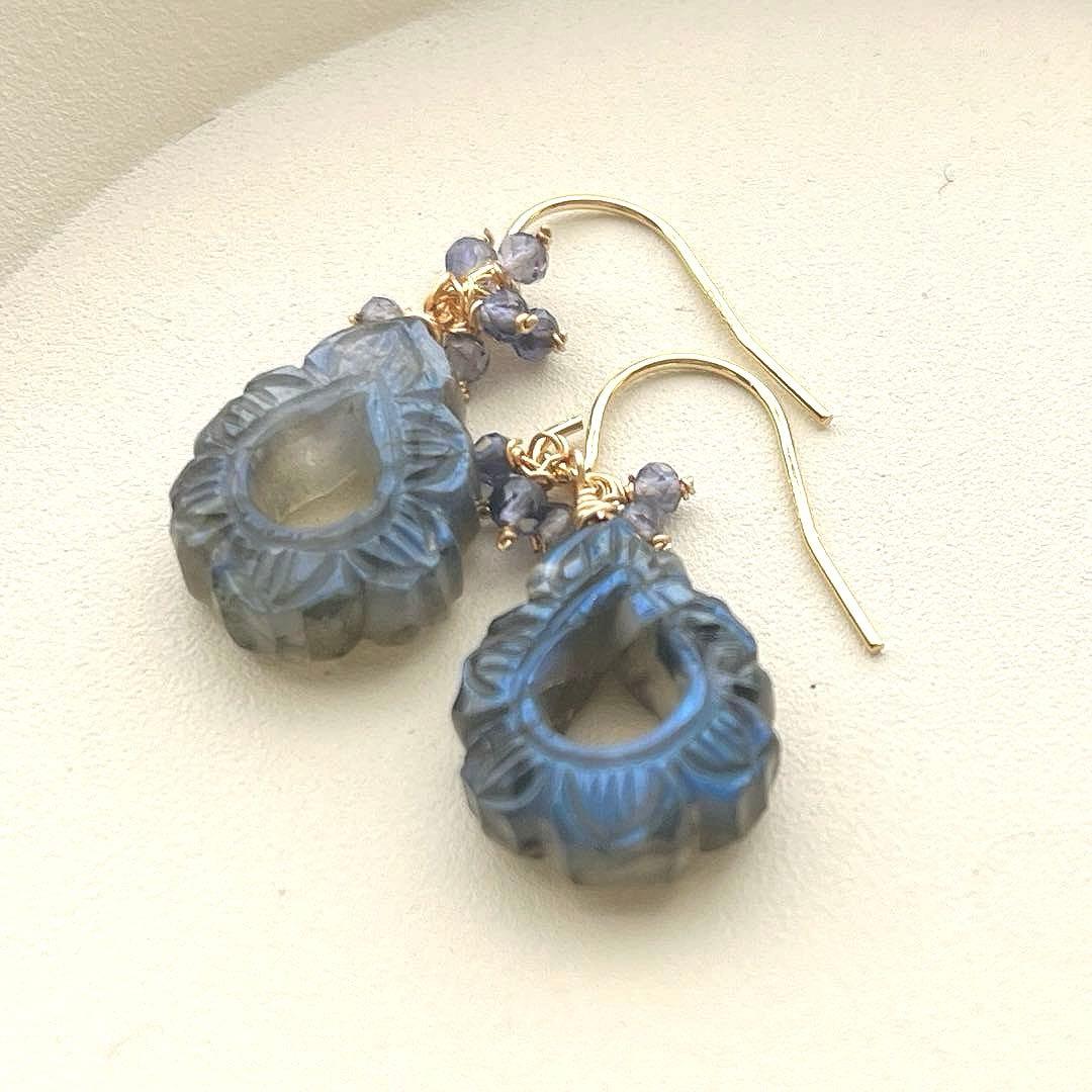 Kaya様✴︎ラブラドライトカービング&グリアメスターコーンケーブ＊チャーム