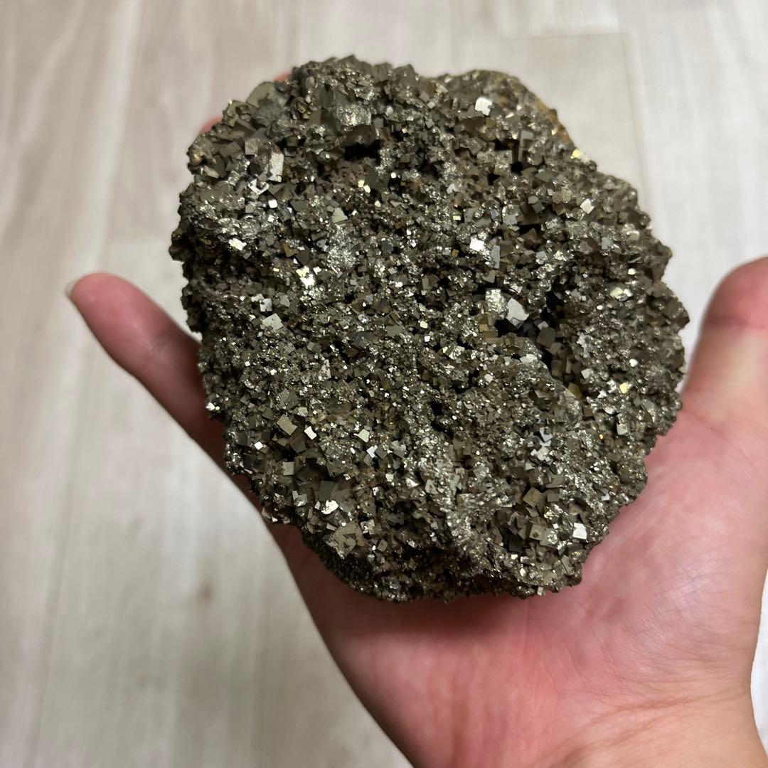 パイライトの置物 手のひらサイズ