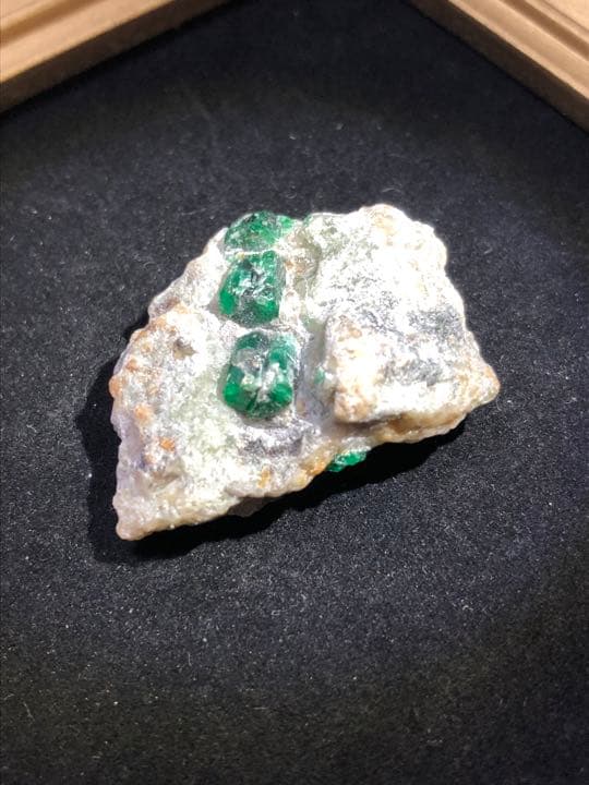 ヒマラヤ産 エメラルド原石