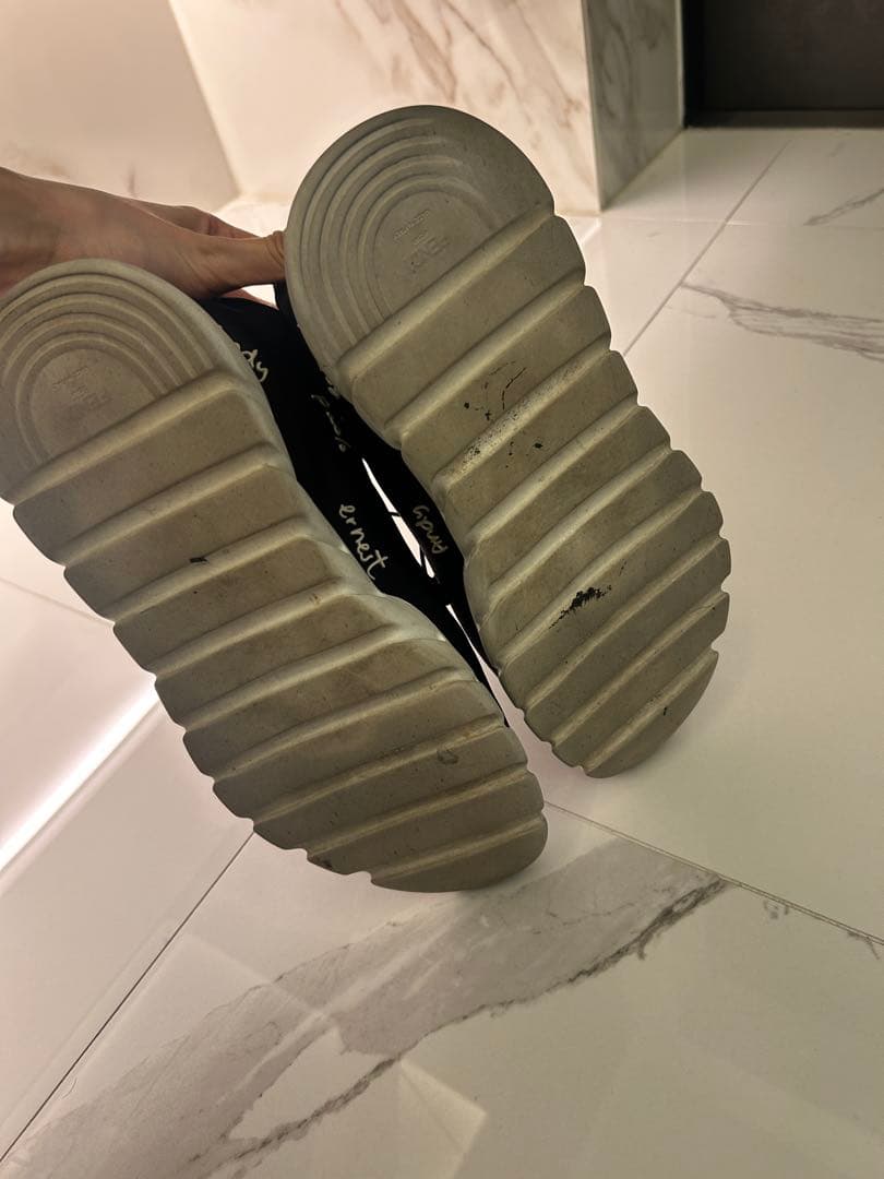 Fendi スニーカー 手書きメッセージ付き