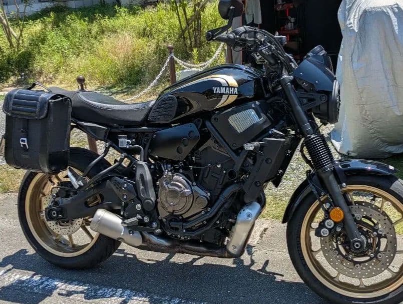 ヤマハ YAMAHA XSR700 メーカー純正メーターバイザ　スクリーン