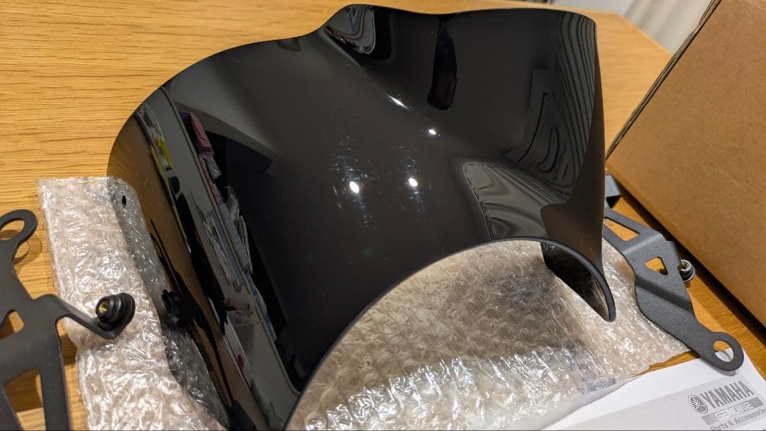 ヤマハ YAMAHA XSR700 メーカー純正メーターバイザ　スクリーン