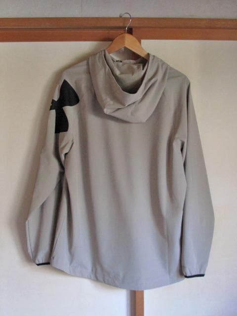 UNDER ARMOUR XL ゴルフジャケット 完売品 フルジップ 撥水
