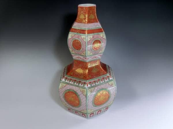 花瓶■赤絵金襴手六角瓢赤玉花入「九谷陶源」丸窓寿萬紋 窓花唐草金彩 時代物■