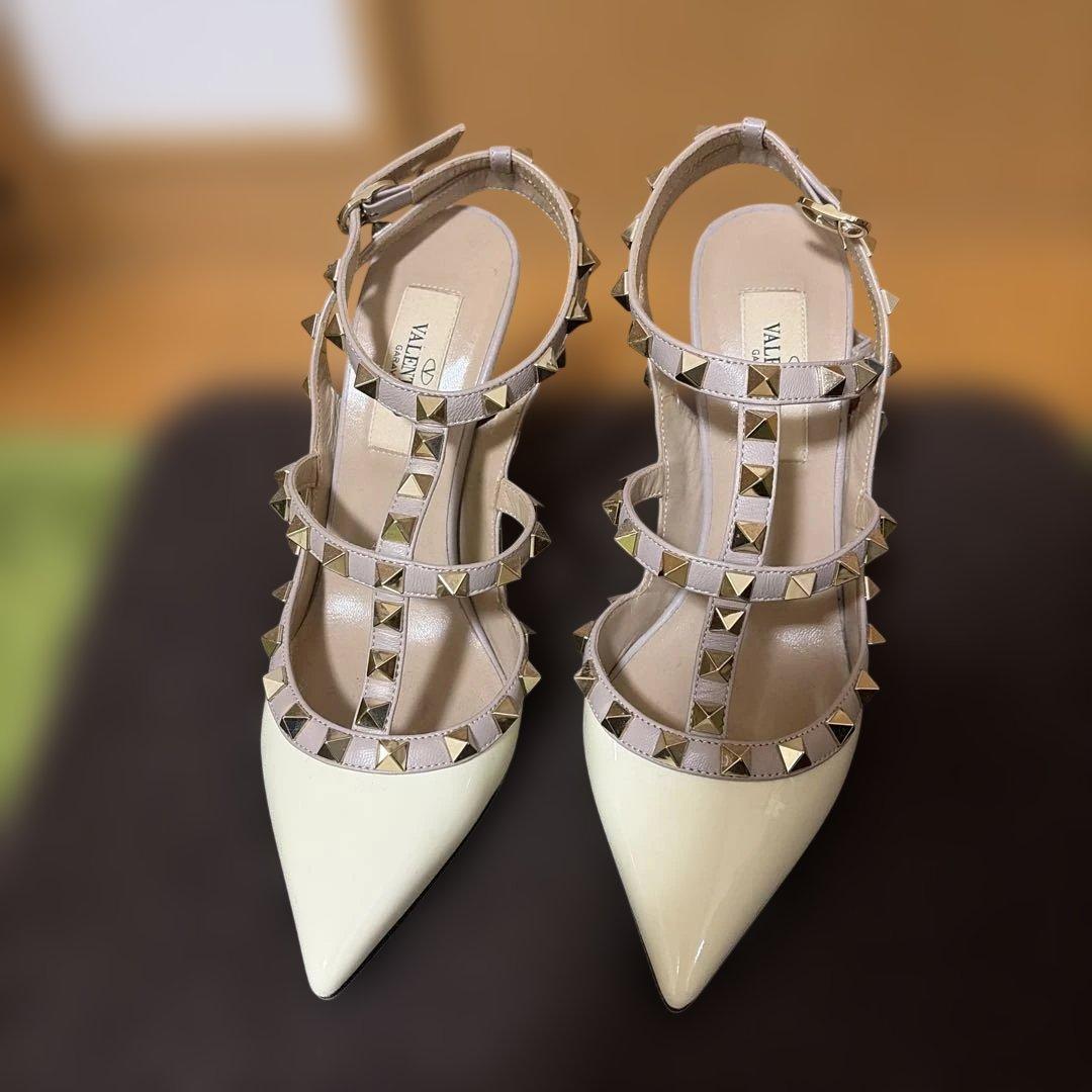 バレンティノ スタッズ付きパンプス