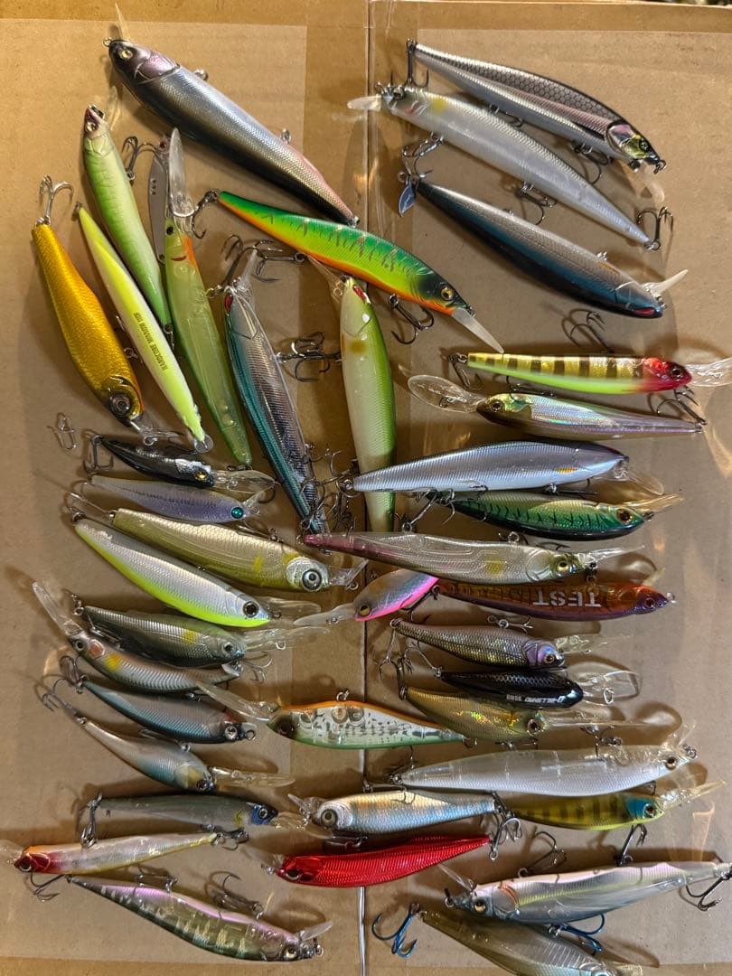 【バス釣り用品まとめ売り】リール、ルアー、ワーム大量セット　タックルボックス付き