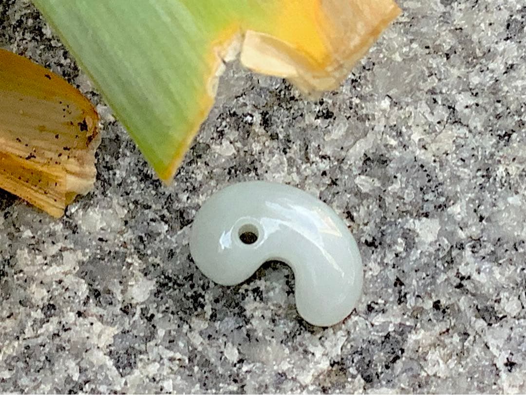 ✳神様からの授かり*糸魚川翡翠勾玉　氷*アイスジェイド外部鑑定鑑別書付　極上品質