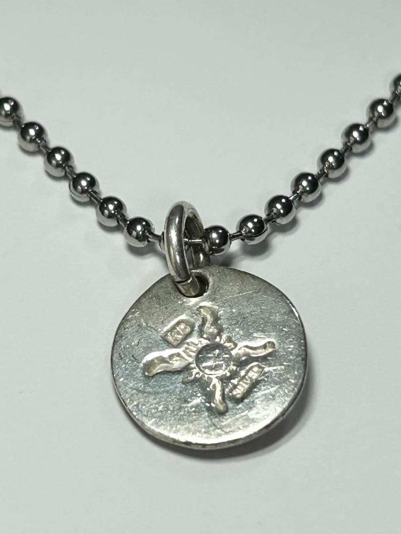 FIRST ARROW’s K18透かしマーク付メタル ペンダント ネックレス