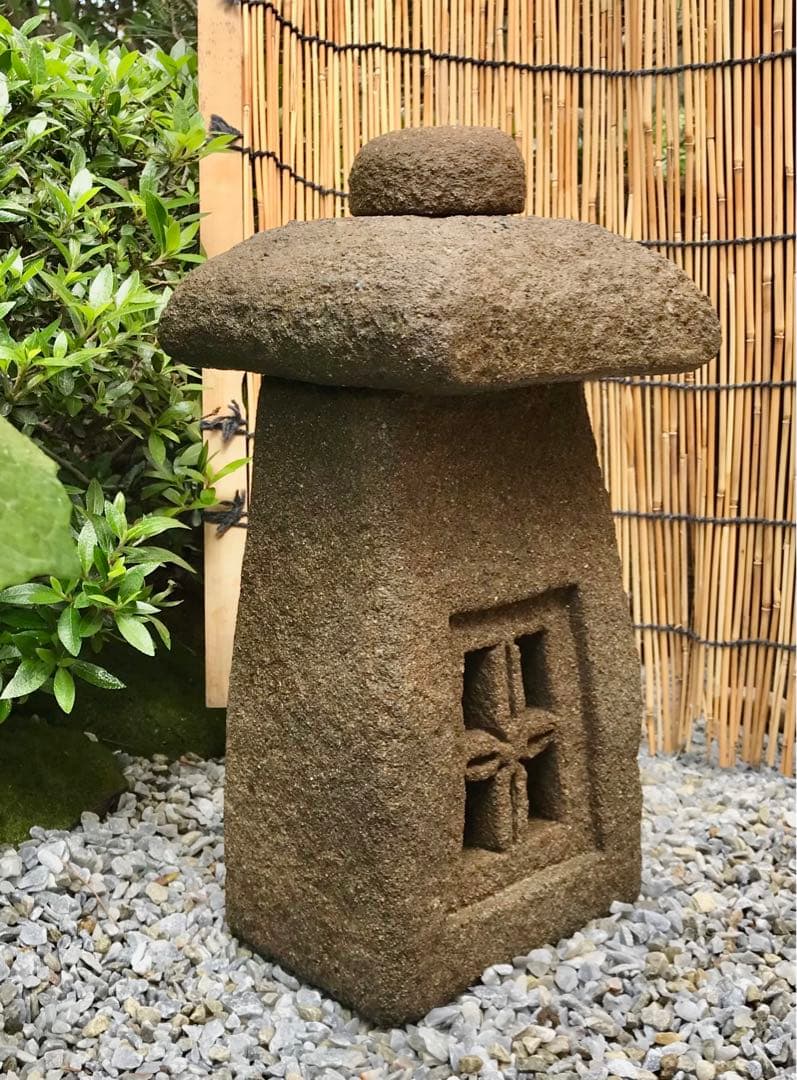 【天然石・坪庭灯篭・テラスベランダ灯篭・露地庭石灯篭】庭石オブジェ造園水石飾り石