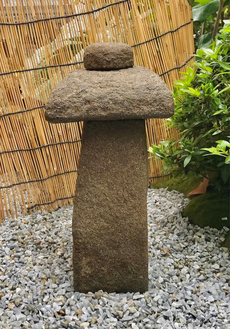 【天然石・坪庭灯篭・テラスベランダ灯篭・露地庭石灯篭】庭石オブジェ造園水石飾り石