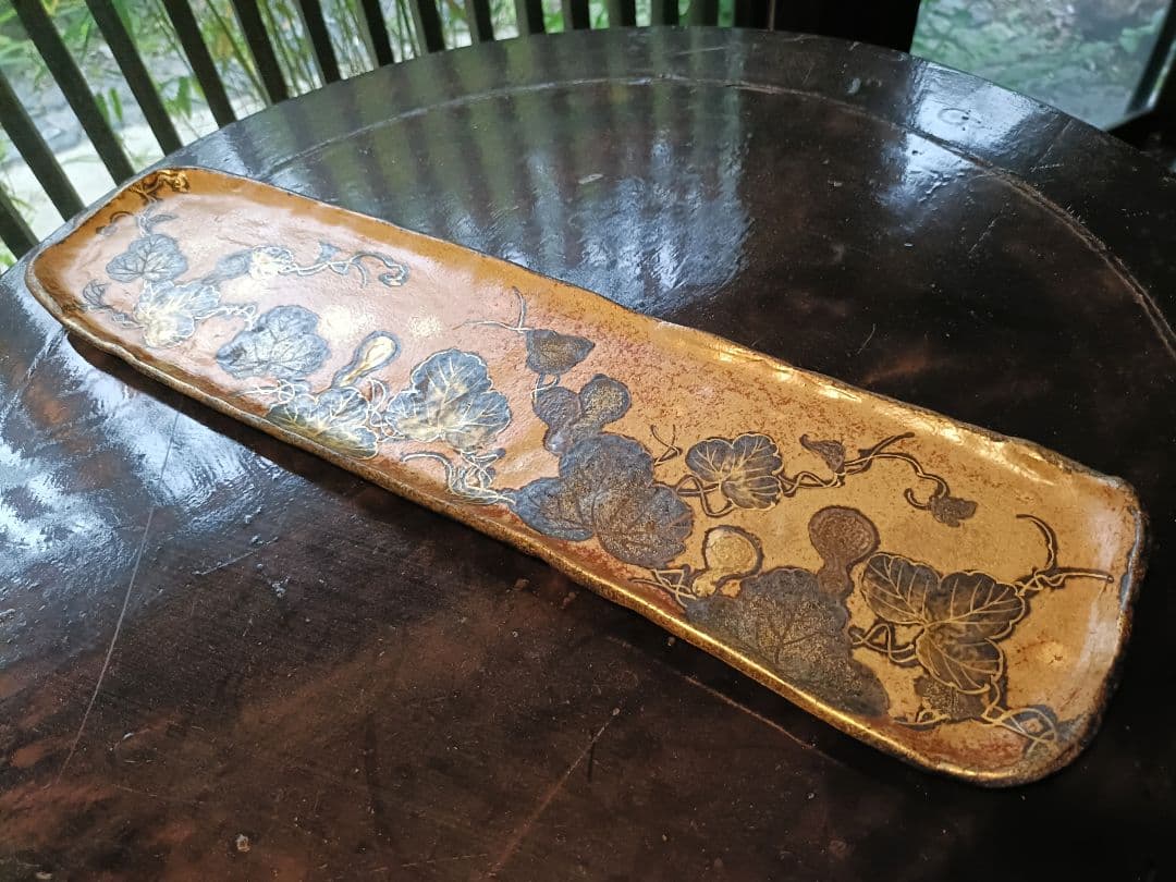 八木海峰氏絵付け 千成模様の陶器長皿