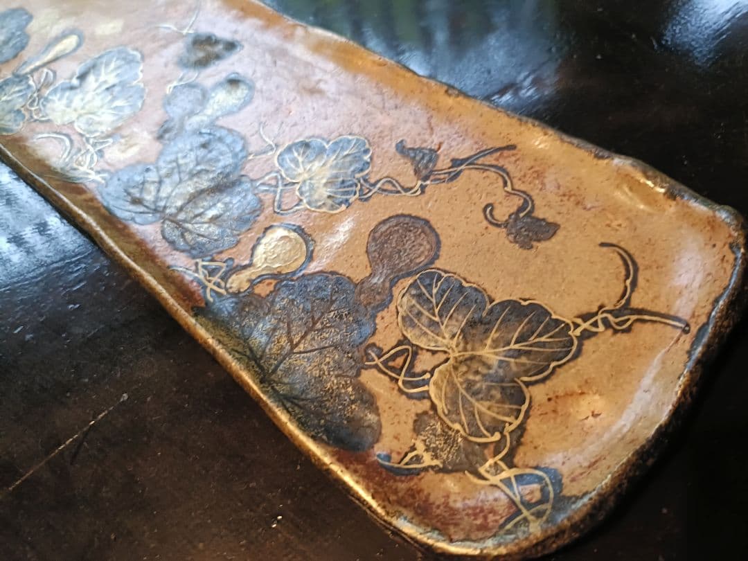 八木海峰氏絵付け 千成模様の陶器長皿