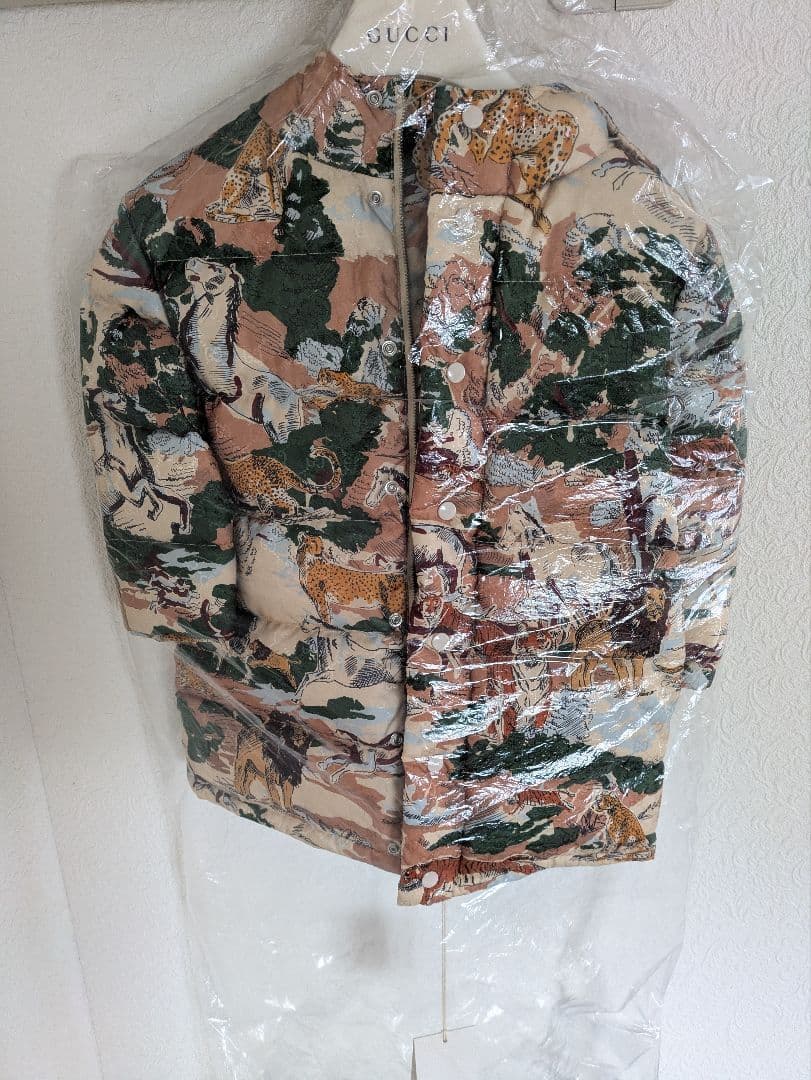 ⭐️新品、未使用品（タグ付き）⭐️GUCCI グッチ　ダウンコート　アニマル柄
