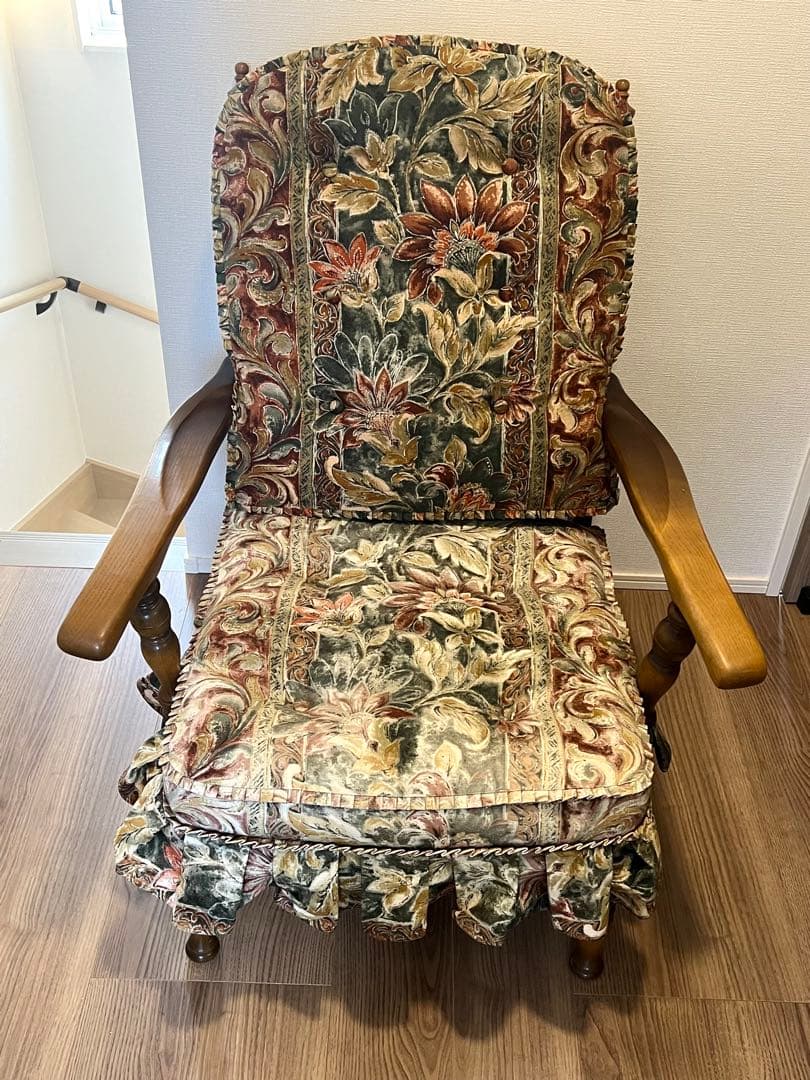 飛騨産業 アームチェア｜花柄ファブリック｜木製 肘掛け椅子｜クラシック