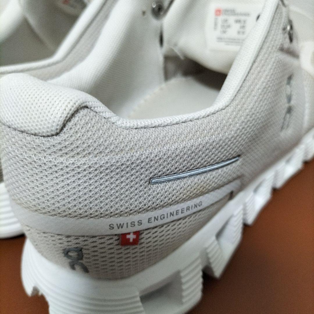 on オフホワイト　ベージュ クラウド　Cloud5 レディース　US W8.5