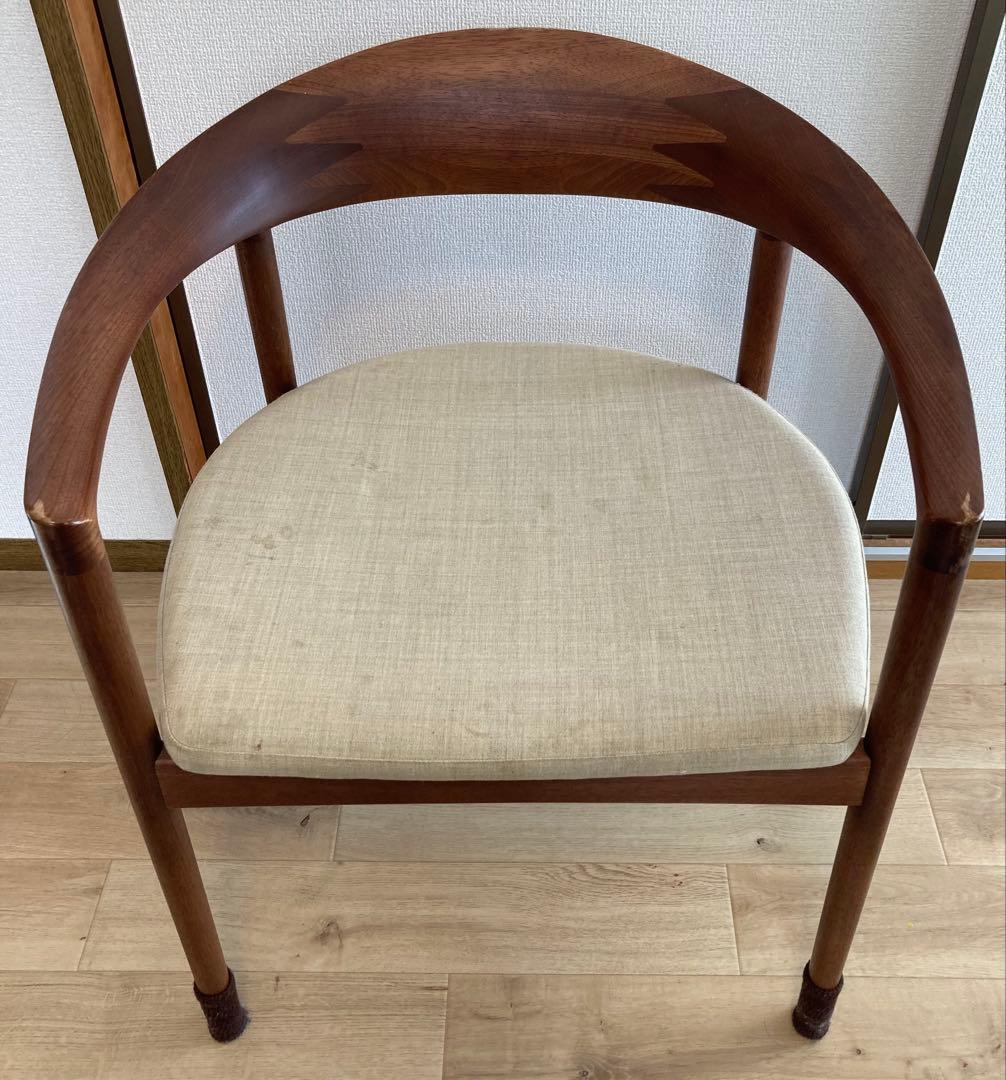 アクタスホースシューダイニングチェア