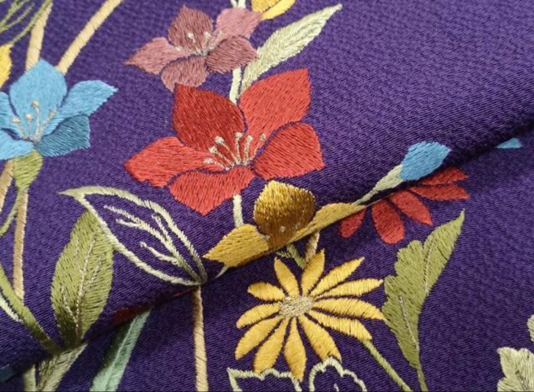 豪華振袖　総刺繍　草花文　金糸　正絹　逸品