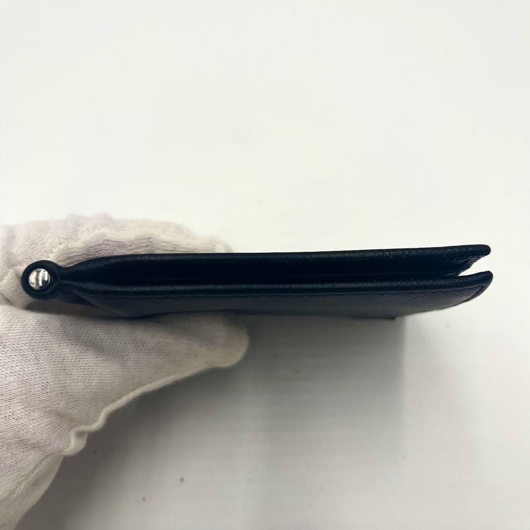 【極美品】プラダ マネークリップ サフィアーノ 二つ折り財布 ブラック