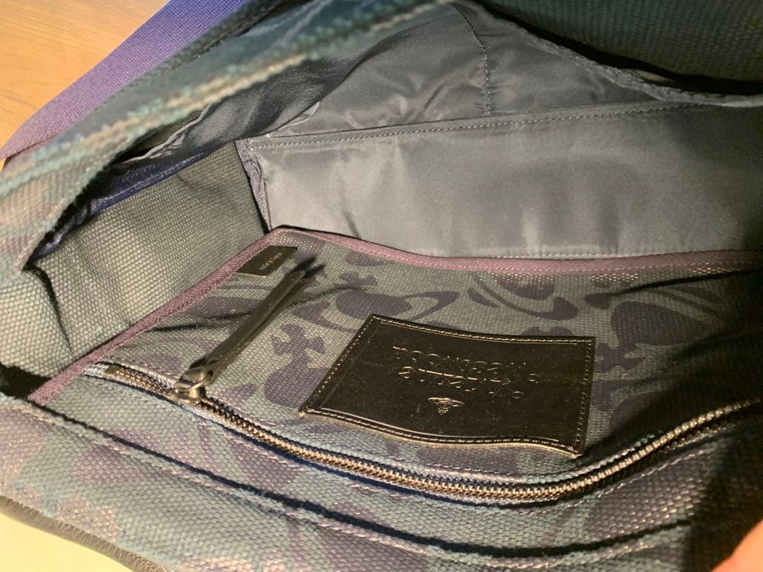 美品メッセンジャーバック