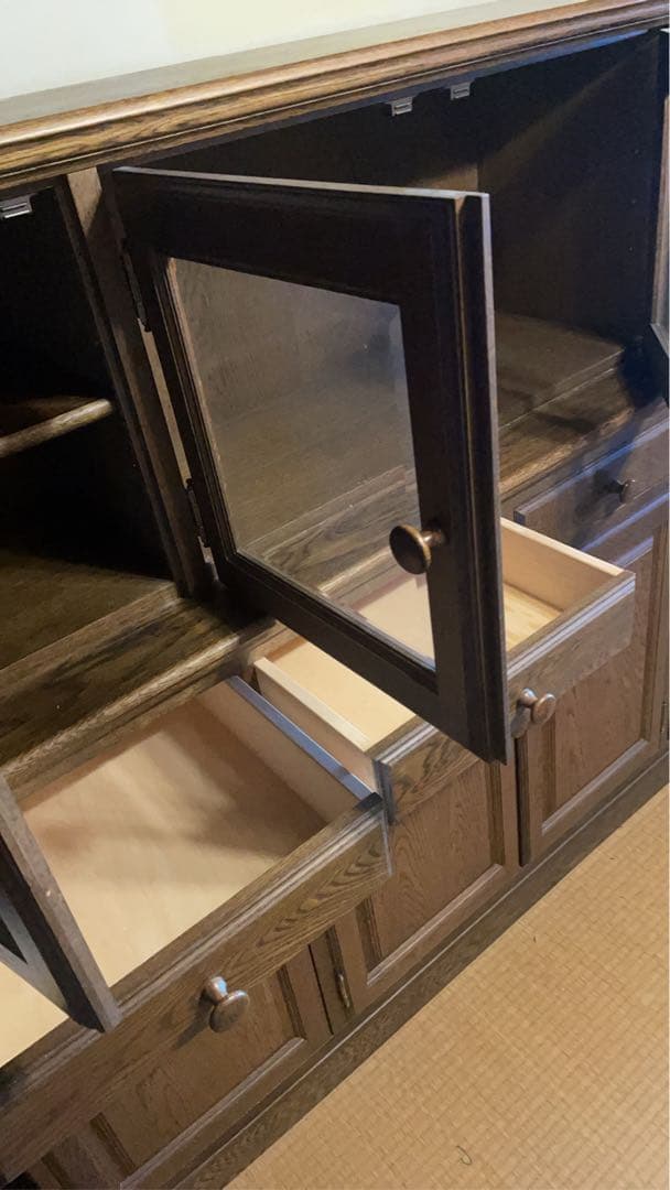木製キャビネット ダークブラウン 4扉ガラス扉4 引き出し4