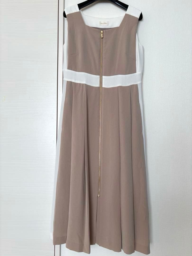 グレースコンチネンタル ラインバイカラードレス　ベージュ　36