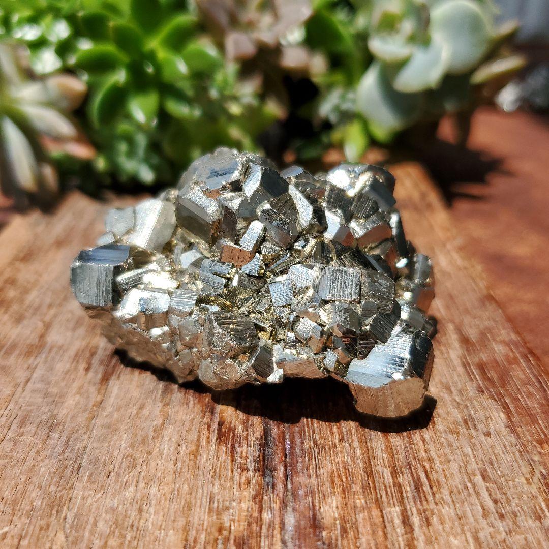 パイライト鉱石　結晶　原石　10　ペルー産　黄鉄鉱