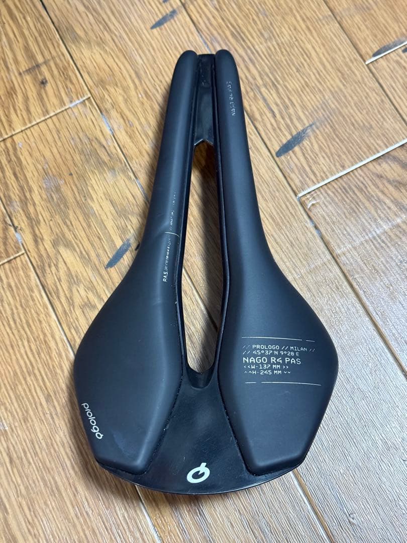 PROLOGO NAGO R4 PAS Tirox サドル