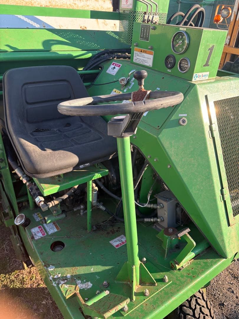 アプローチスイーパー　芝刈り機　ゴルフ場整備　 極上車　極低稼働時間