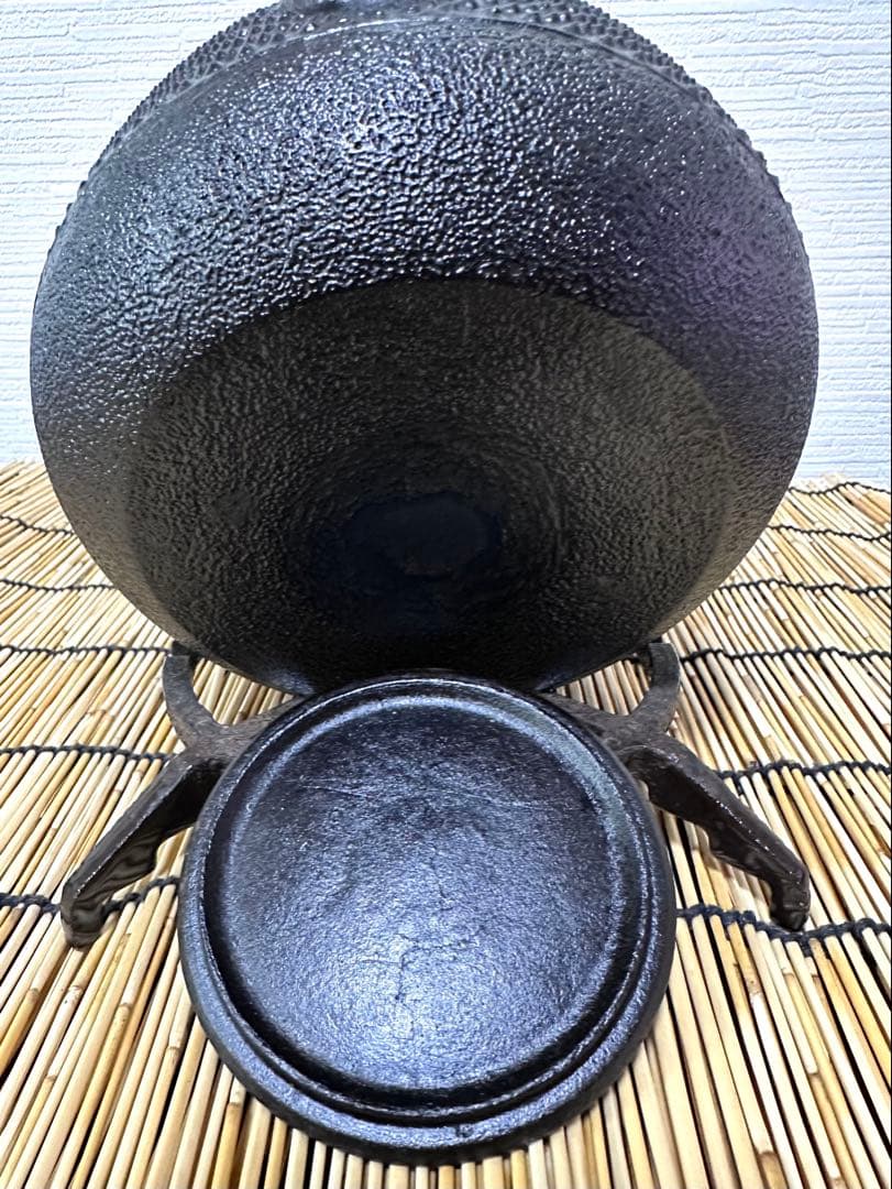 未使用品、付属品付　南部成龍堂鋳造所　伝統工芸士及川光正(齋峰)１８型　南部鉄瓶