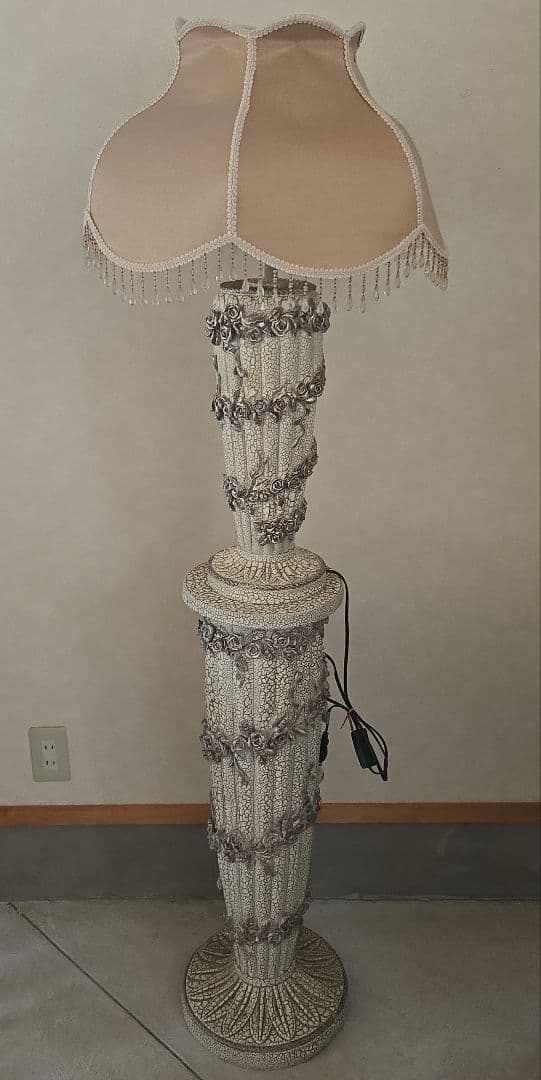 フラワーモチーフのランプシェード 約150cm