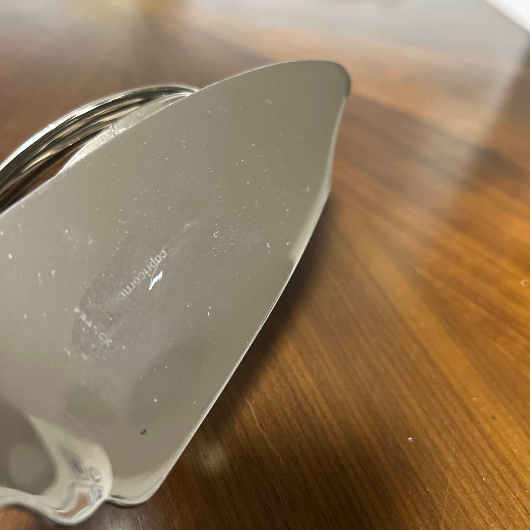 ステンレススチール製ケーキサーバーとトング