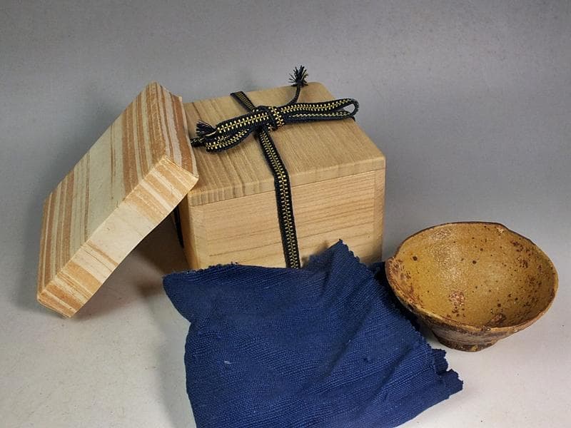 ☆細川護熙 作 伊羅保ぐい呑 共箱 *真贋保証* ☆A9