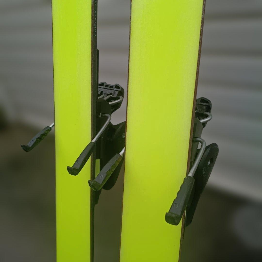 FISCHERフィッシャー RC4 THE CURV 130 ジュニア用スキー板