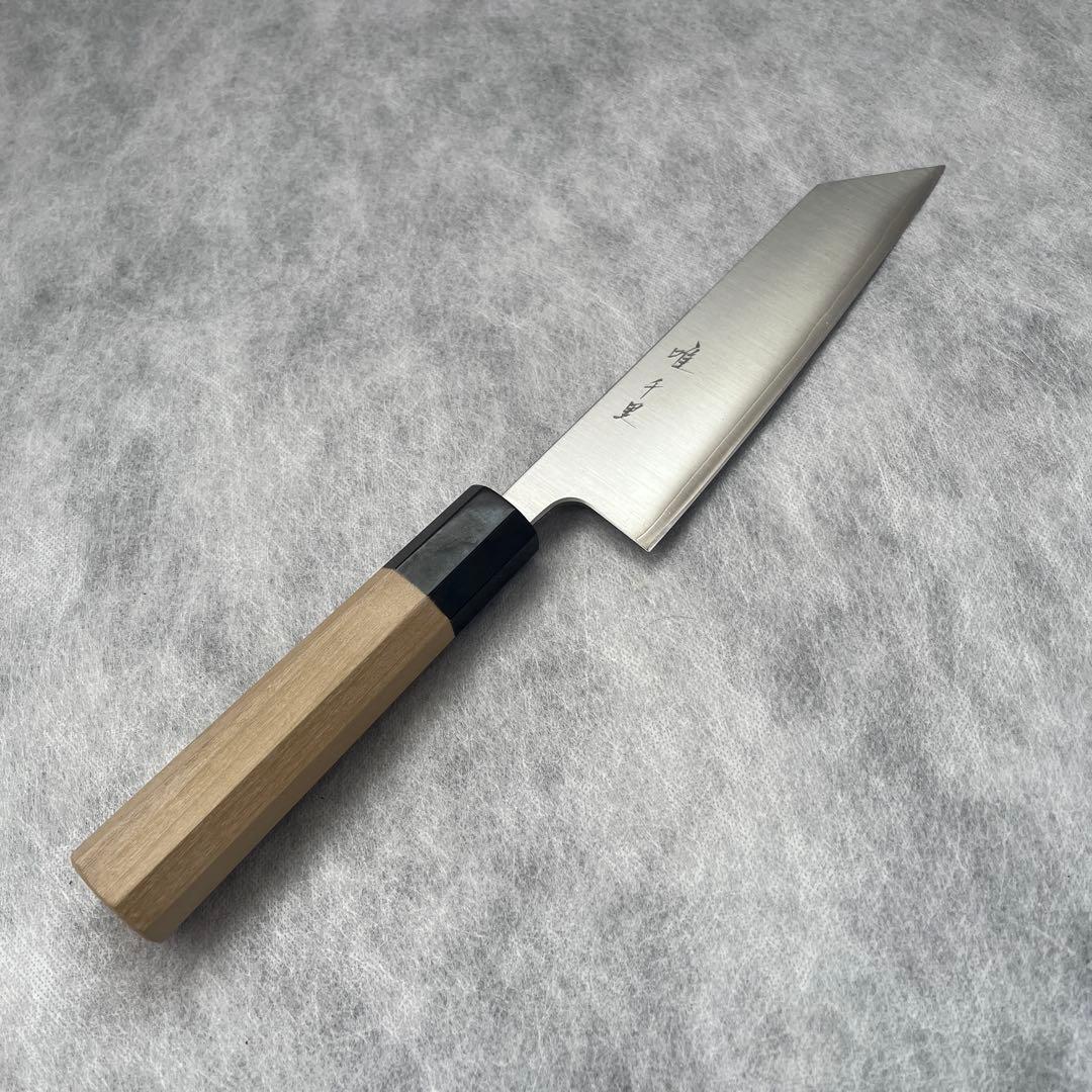 唯千里オリジナル 《銀三》剣型三徳・文化 170 mm【水牛八角柄】