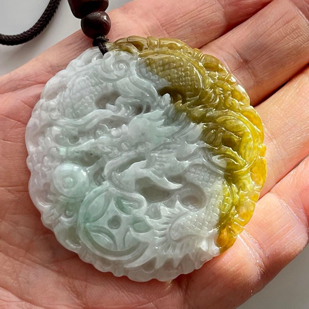 鑑別付 翡翠 硬玉 ジェダイト A 龍神 招財 彫刻 ペンダント 金運 財運