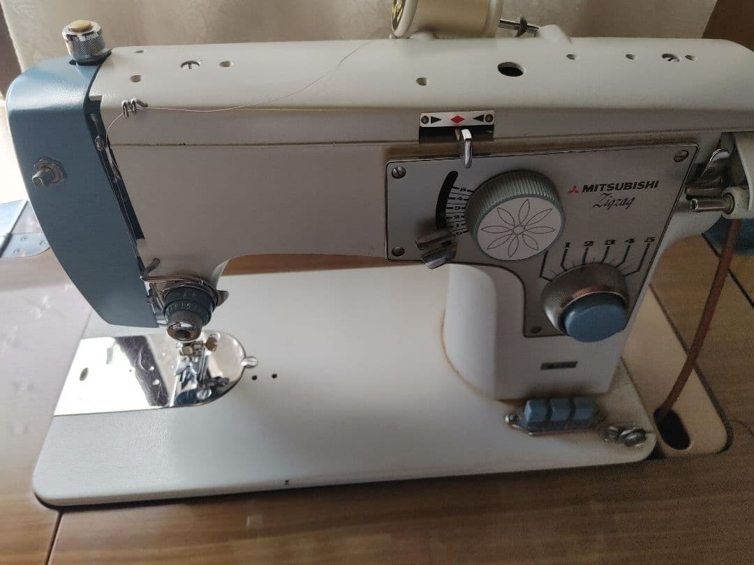 昭和レトロ　足踏みミシン　三菱　ヴィンテージ