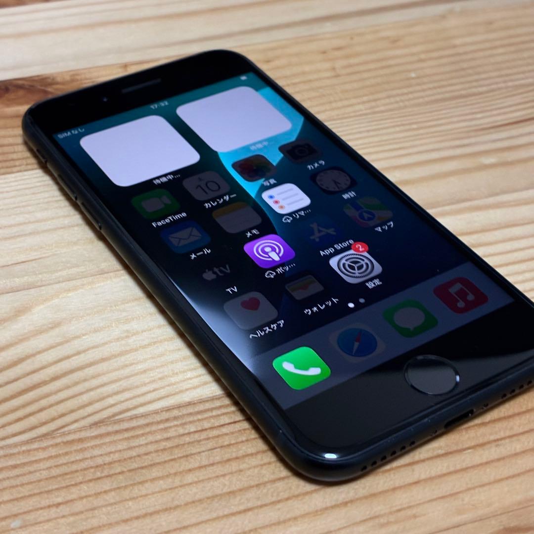 バッテリー新品　iPhoneSE第3世代64GB SIMフリー　美品　おまけ付き