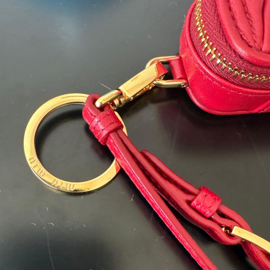【美品】miumiu マテラッセ バッグチャーム リップケース　レッド