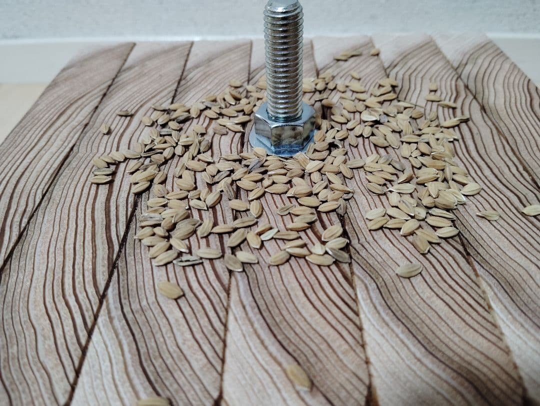 籾摺り機(小型、回転軸ボルトタイプ)