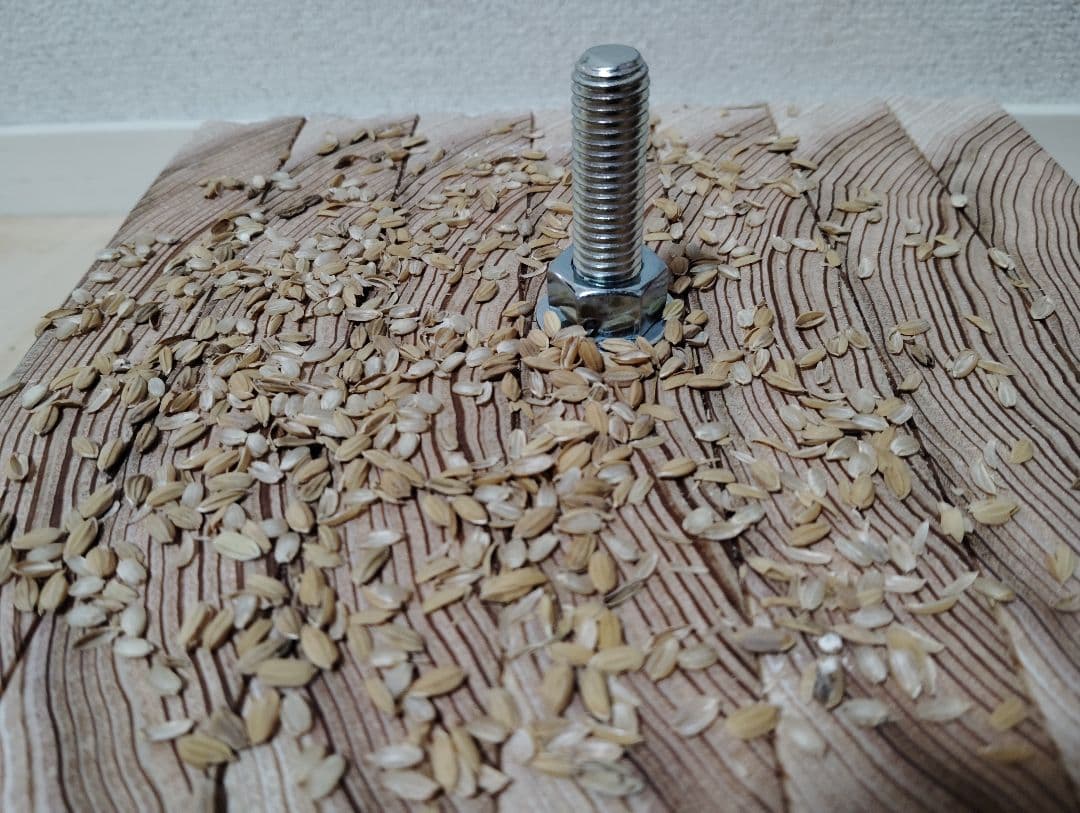 籾摺り機(小型、回転軸ボルトタイプ)