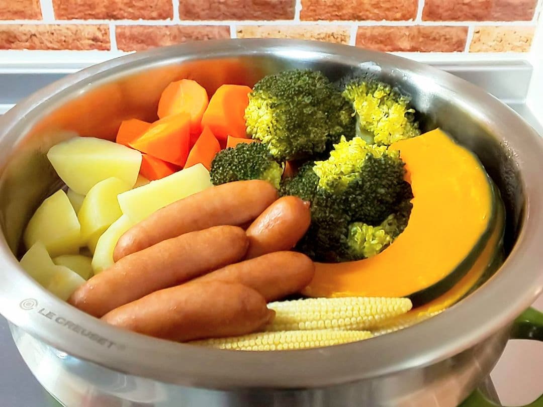 6／14迄ル・クルーゼ20センチ鍋　スチーマー　レシピ本　鍋敷き　★おまけ付き